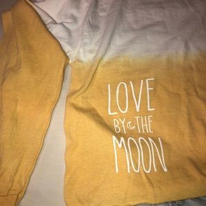 🤍💛Long sleeve “love by the moon” top